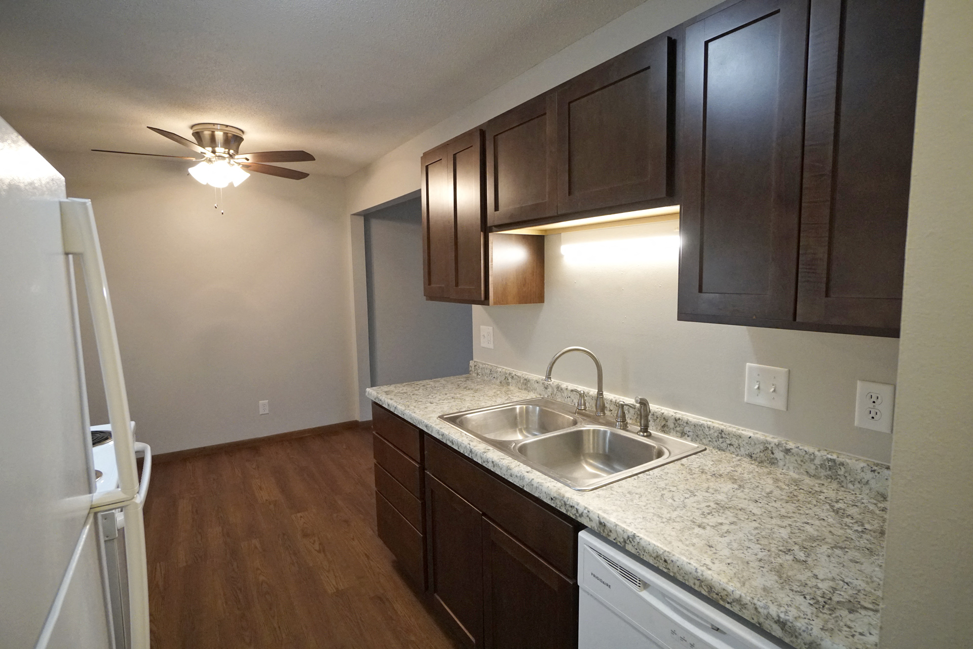 Edina Manor Apartments Image 12